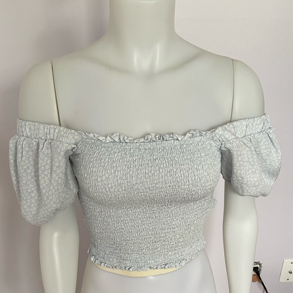 Floral light blue crop top 🌹